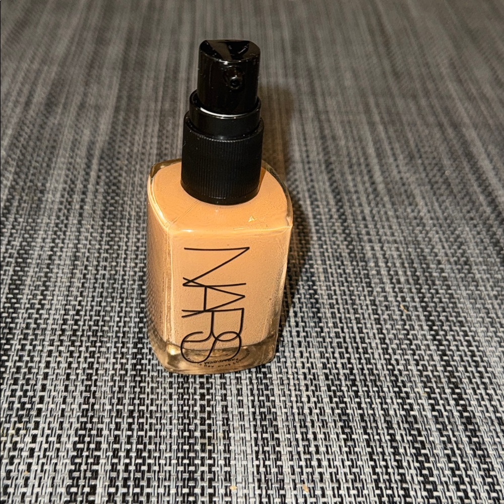 New NARS Sheer Glow Foundation, Full Size, Shade: Càdiz (MD3)
